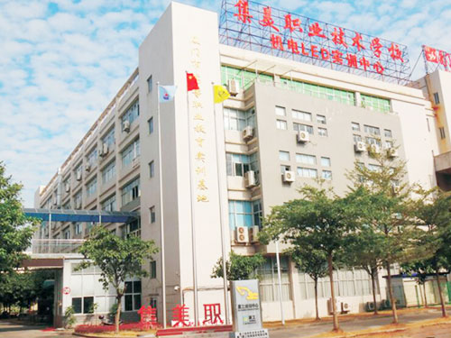 2對20米旗桿斗 昨日在陳家祠復位